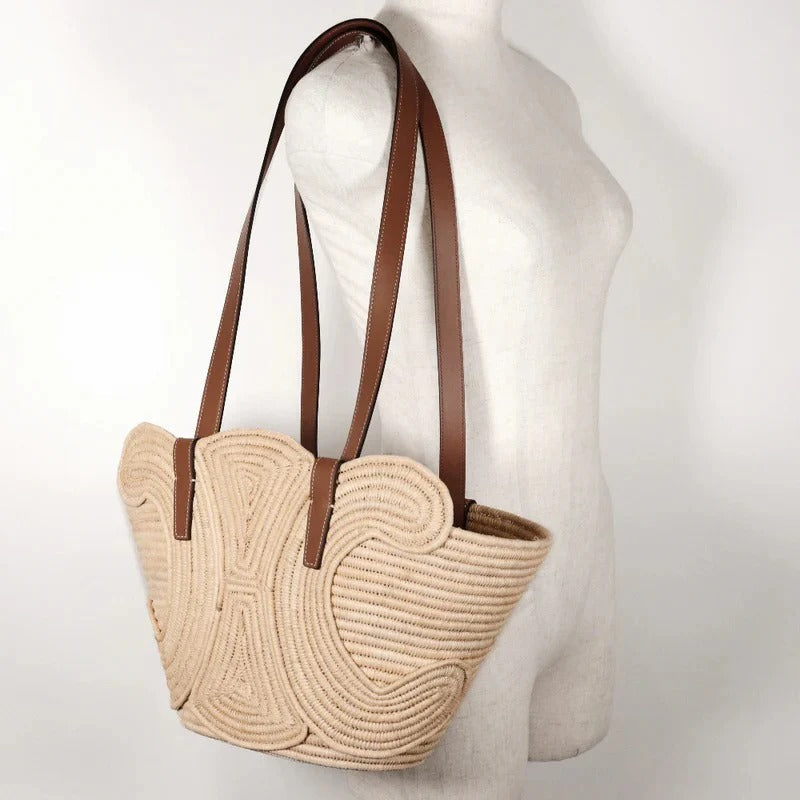Celine Classic Small Basket met Geweven Triomphe in Raffia en Kalfsleer