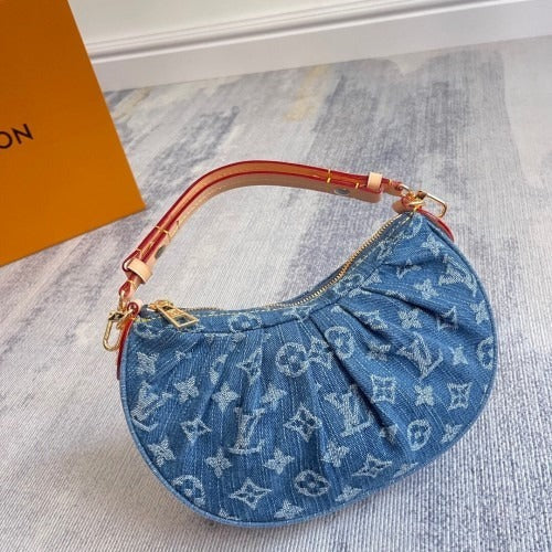 Louis Vuitton – Pochette Valley Collectie
