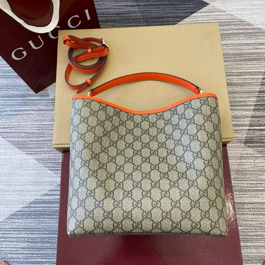 Gucci – Medium GG Emblem emmer-tas