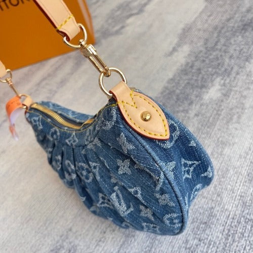 Louis Vuitton – Pochette Valley Collectie