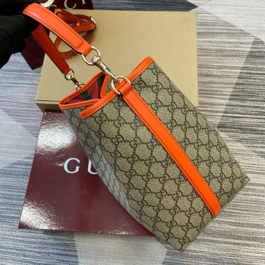 Gucci – Medium GG Emblem emmer-tas