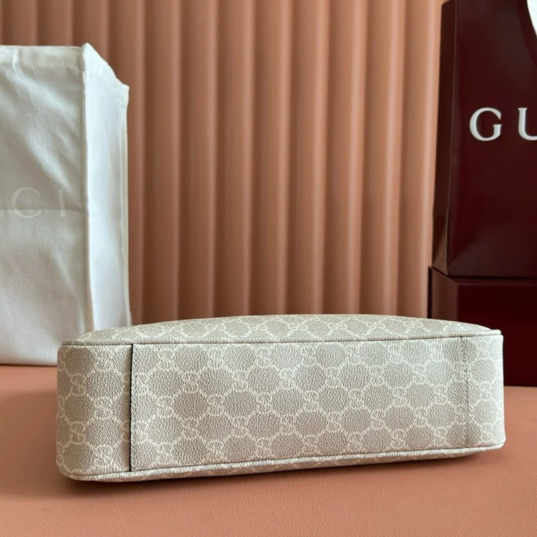 Gucci – Small GG Emblem schoudertas