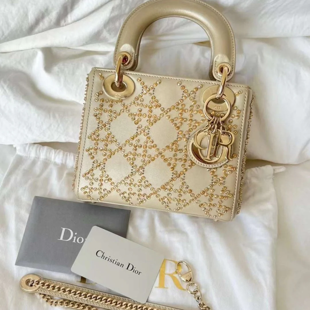 Dior – Mini Lady Dior-tas met parelborduursel