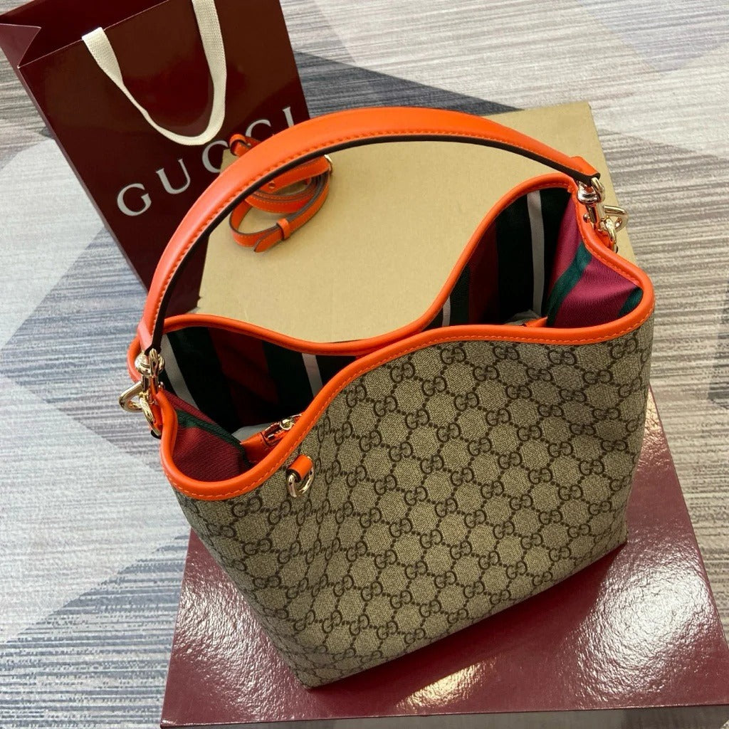 Gucci – Medium GG Emblem emmer-tas