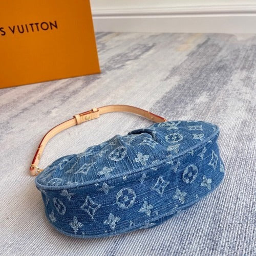 Louis Vuitton – Pochette Valley Collectie