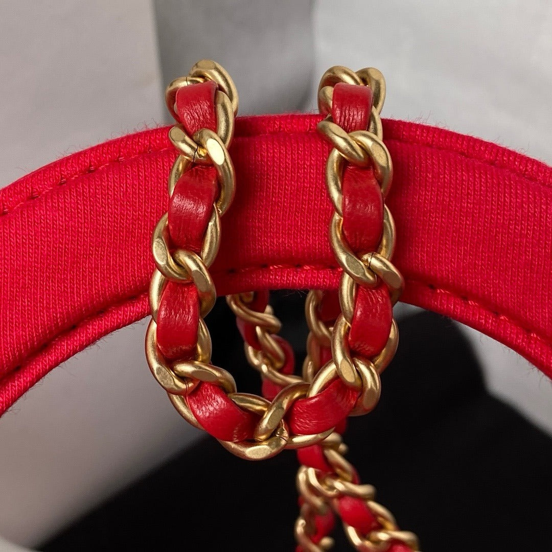 Chanel Matelassé Handtas in Rood Canvas