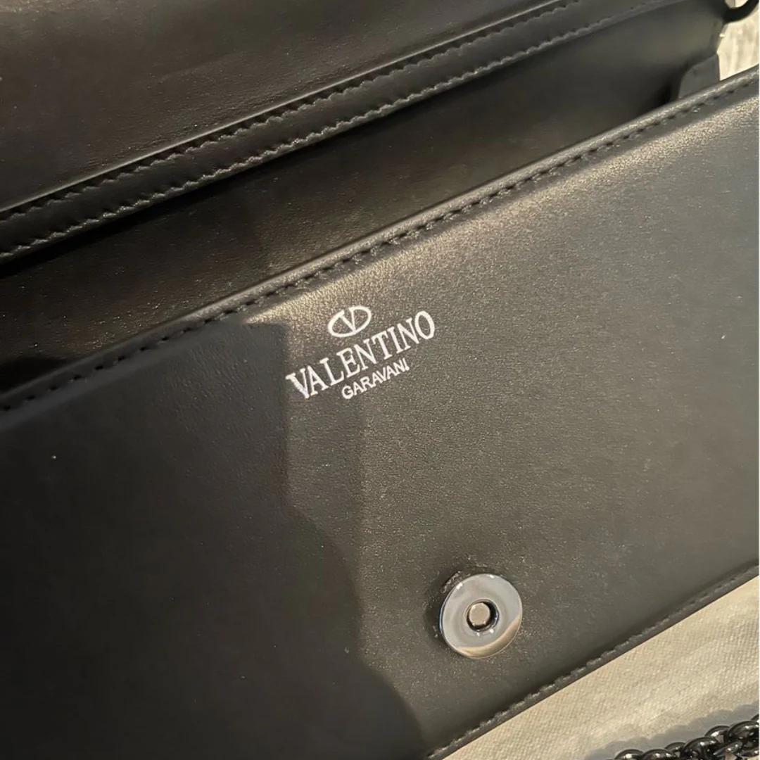 Valentino Garavani – Locò Small schoudertas met juweellogo