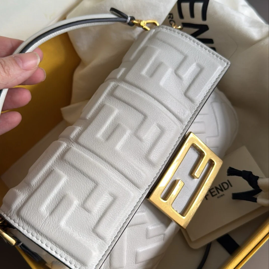 Fendi – Baguette