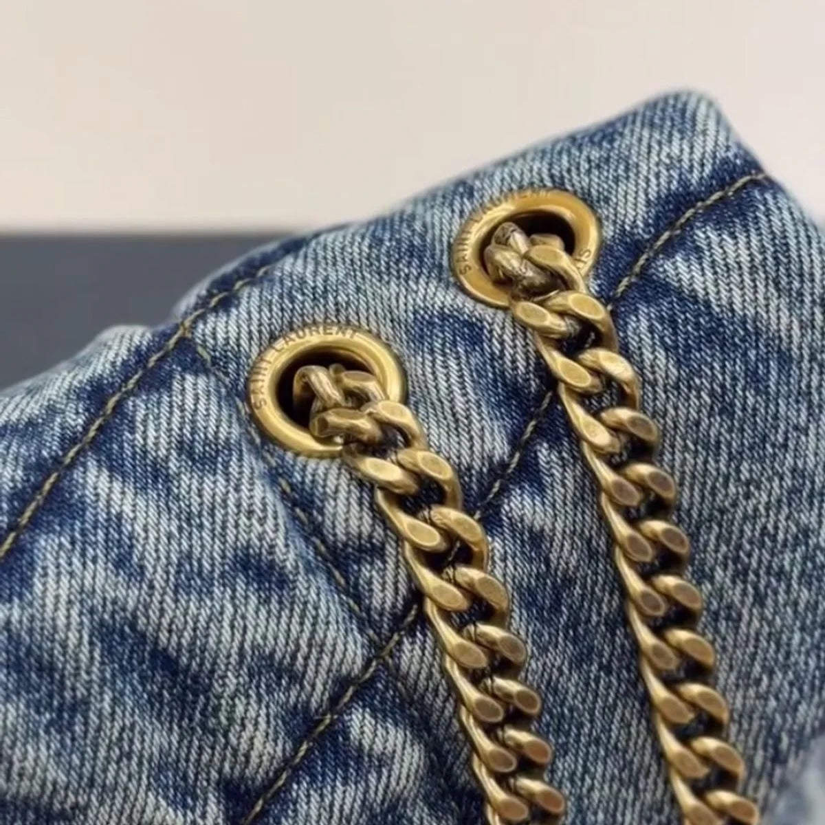 Saint Laurent – Loulou Puffer-tas in gewatteerde vintage denim