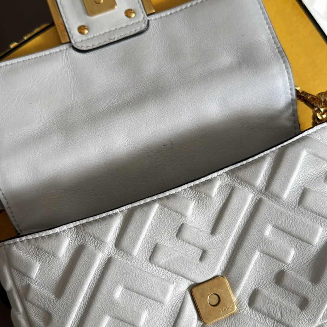 Fendi – Baguette
