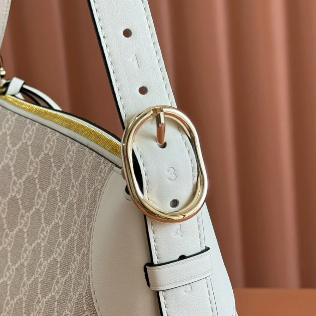 Gucci – Small GG Emblem schoudertas