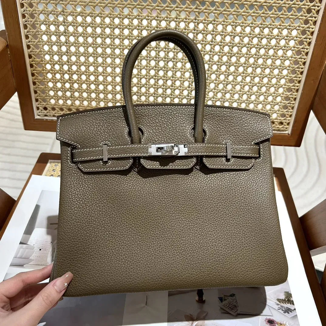 Hermès – Birkin 25 HSS Craie/Gris Tourterelle in Togo-leer met geborsteld goudkleurige hardware